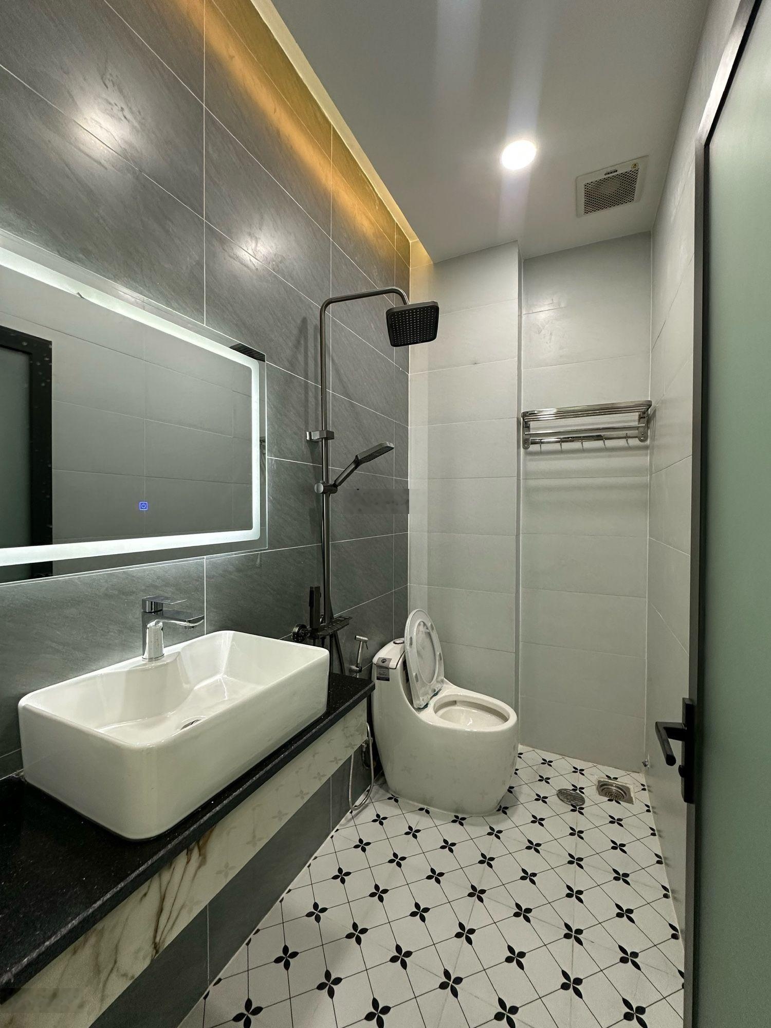 Bán nhà mới 3tầng, hẻm 6m, NTCC chỉ: 7,69tỷ đường Thạch Lam, Phú Thạnh, quận Tân Phú, TP HCM