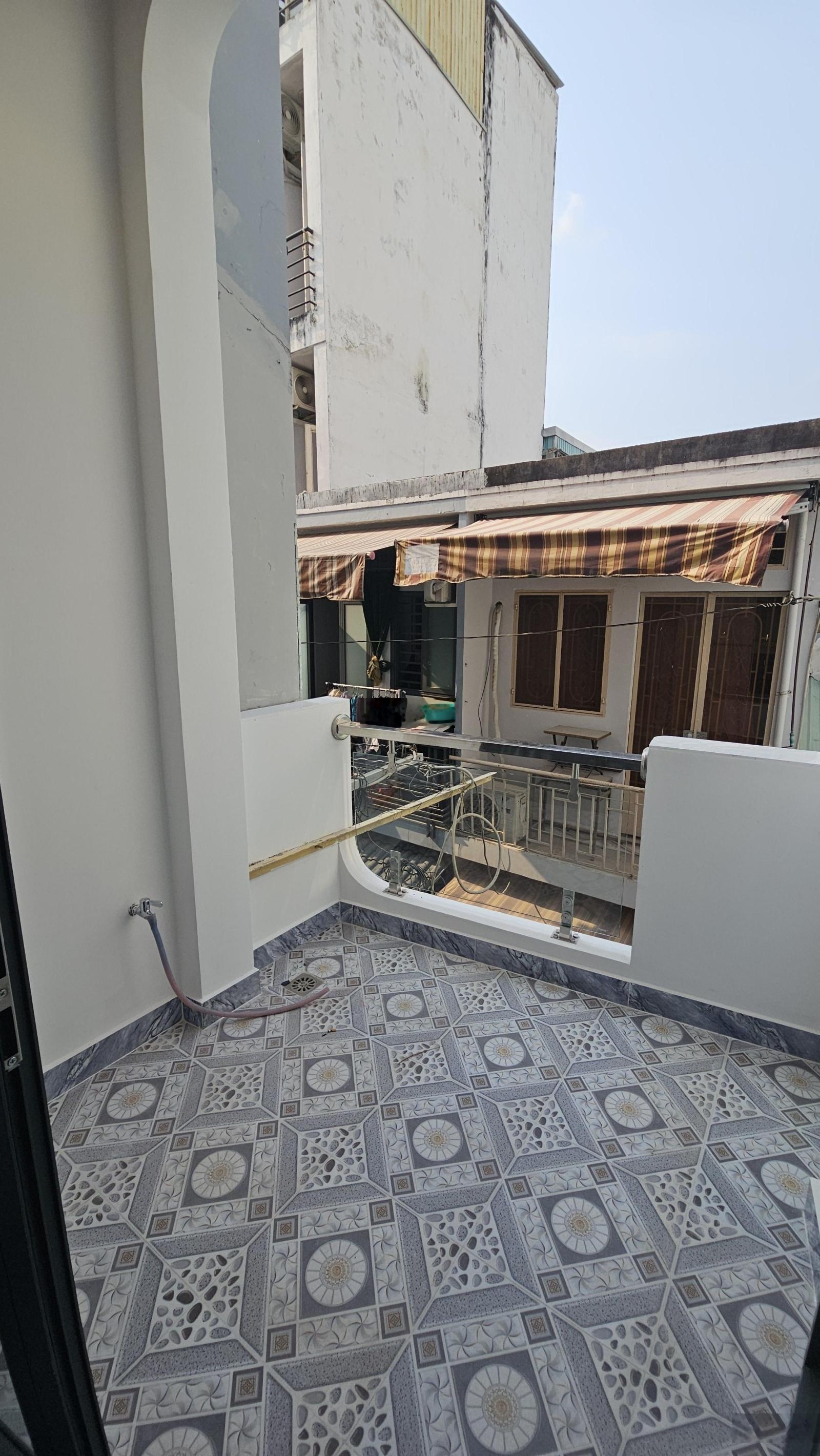 Nhà đẹp hẻm sạch sẽ mới nâng gần Parmall P4 Q8