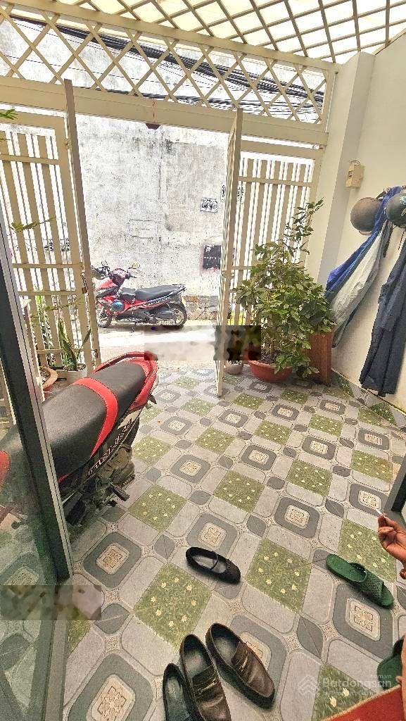 Bán nhà 3 tầng - 63 m2 - sát quận 7 - 3pn - có sân thượng thoáng mát trồng cây cảnh - chỉ 4.599 tỷ