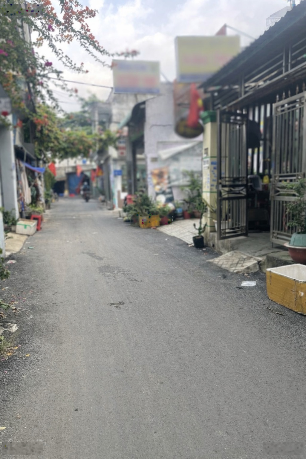 Nhà 2 tầng mặt tiền đường số - vài bước ra Chợ Đầu Mối Hóc Môn - khu kinh doanh sầm uất - 49m2