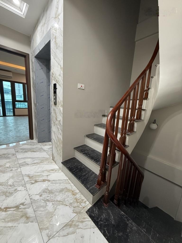 Nhà phố cổ linh long biên lô góc 6 tầng thang máy gara ô tô mt 4.8m nhỉnh 13 tỏi