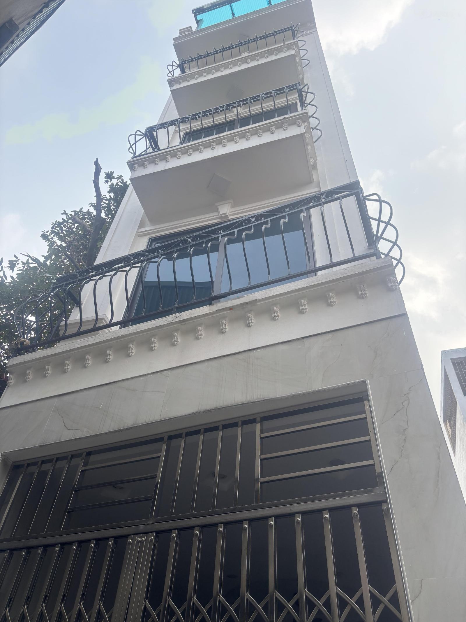 Nhà mới, thiết kế hiện đại, bê tông cốt thép chắc chắn, lô góc 2 mặt thoáng