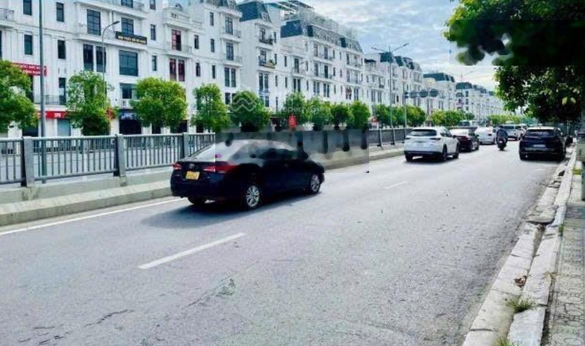 Bán đất tặng nhà C4 mặt đường Hùng Vương. DT: 163m2. MT: 5.9m. Giá 15 tỷ (thoả thuận)