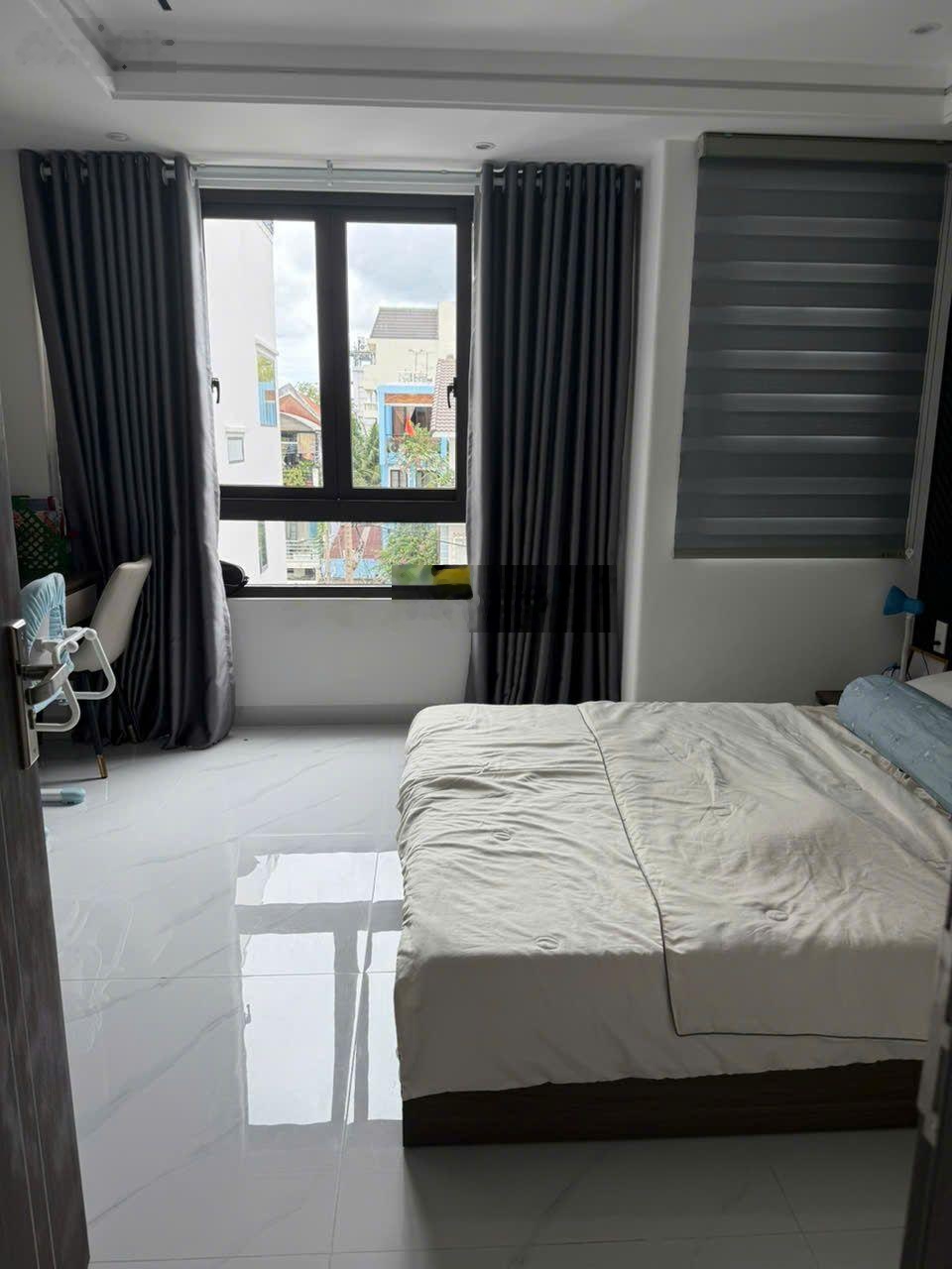 Gò Vấp bán nhà 1 trệt 3 lầu, sân thượng DT sàn: 170m2, x phòng, hẻm xe hơi, gần E Mart, hơn 7 tỷ