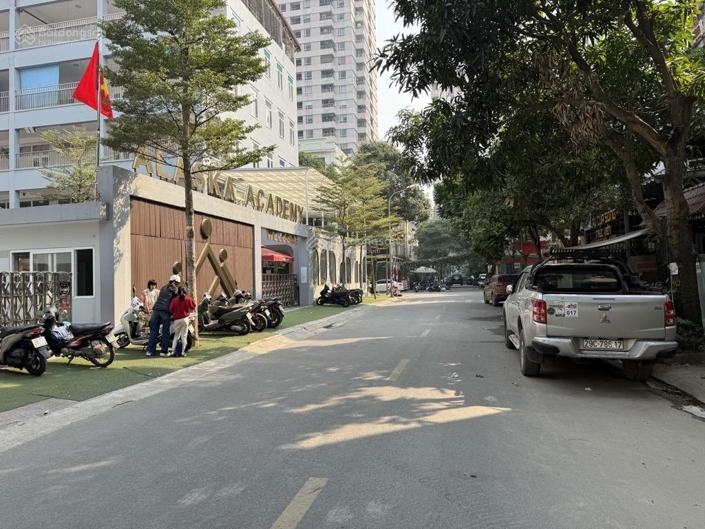 Đẳng cấp biệt thự phố Dịch Vọng 198m2 trục đường lớn vỉa hè to, vị trí đắc địa giá siêu siêu tốt