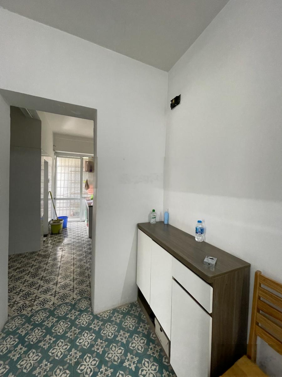 Bán căn hộ tập thể phố Ngọc Khánh, Ba Đình, sổ đỏ 44m2, DT 90m2, sẵn dòng tiền, view hồ, giá 6,2 tỷ