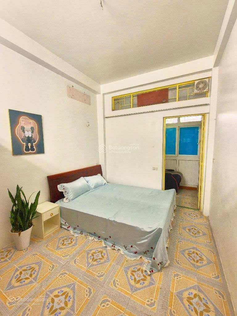 Nhà 4 tầng Hoàng Hoa Thám- ngõ rộng, nông- 15 mét ra ôtô tránh- cần bán gấp trước Tết