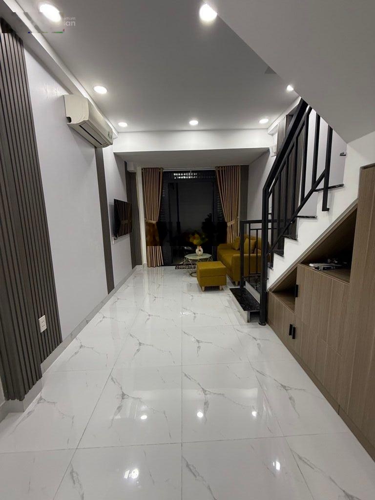 Gò Vấp bán nhà 1 trệt 1 lầu, diện tích sàn: 50m2, 6 phòng, hẻm rộng, gần chợ Cầu