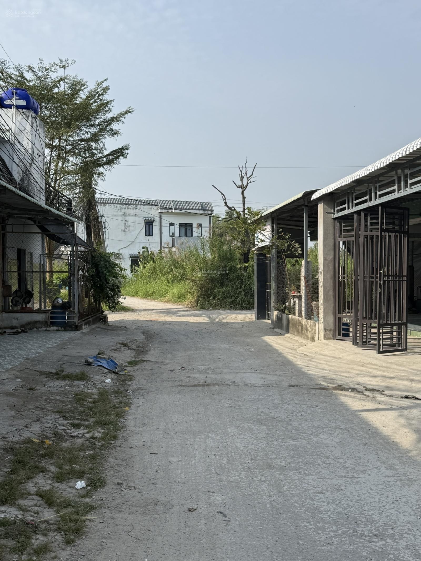 Hot... Cần bán gấp 108m2 , 6x18 Ấp 2 , TT Đức Hòa , Đối diện ecity, KCN Tân Đức , Giá 900tr,Sổ hồng