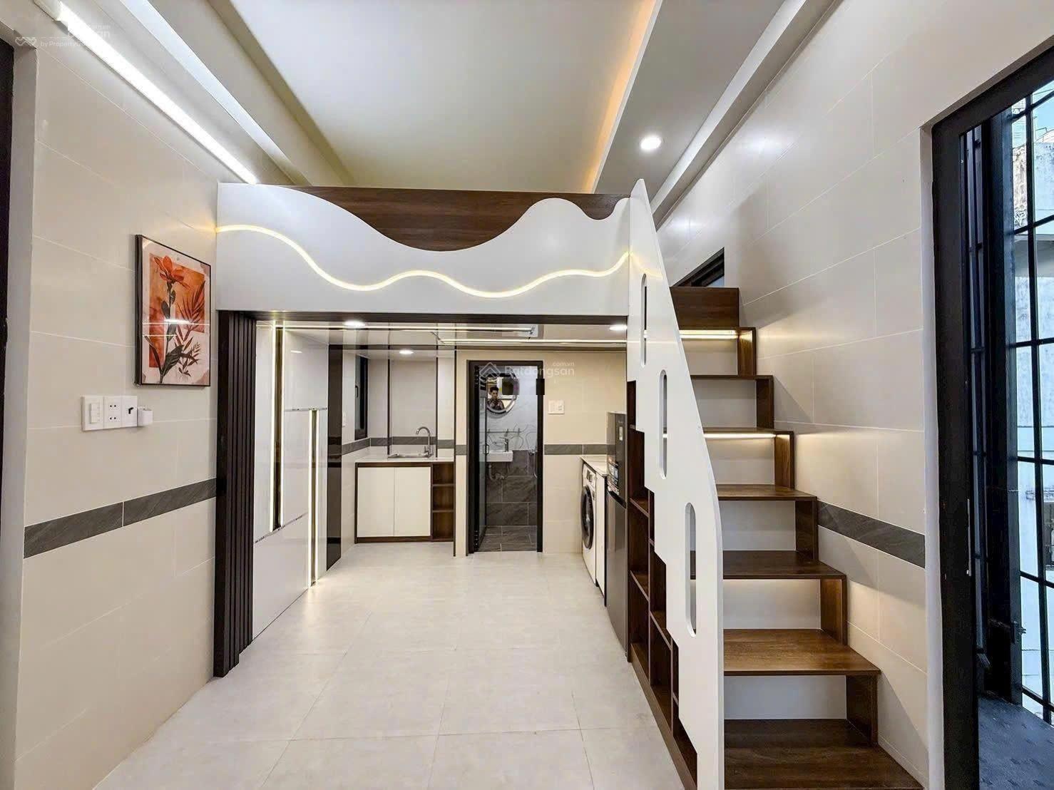 Xuất cảnh bán gấp - Bán nhà Duy Tân 90m² 5 tầng - 18.5 tỷ