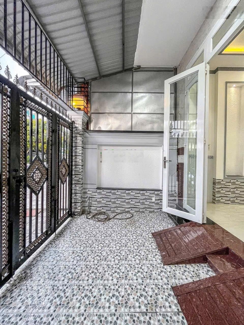 Chính chủ kẹt tiền trả nợ nên bán gấp nhà trệt lầu đường Trần Đại Nghĩa, ngay vòng xoay An Lạc