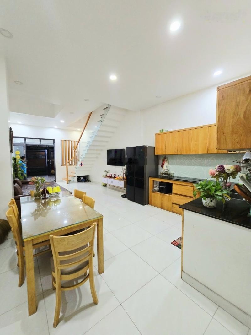 Nhà Phố 3 Tầng 71m² Đường Trường Lưu Gần Chợ Long Trường, Giá 5.25 tỷ