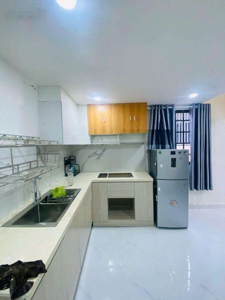 Nhà đẹp ở ngay 2 mặt thoáng. Hẻm xe hơi đỗ cửa. Vào nhà được. Sát khu du lịch Suối Tiên