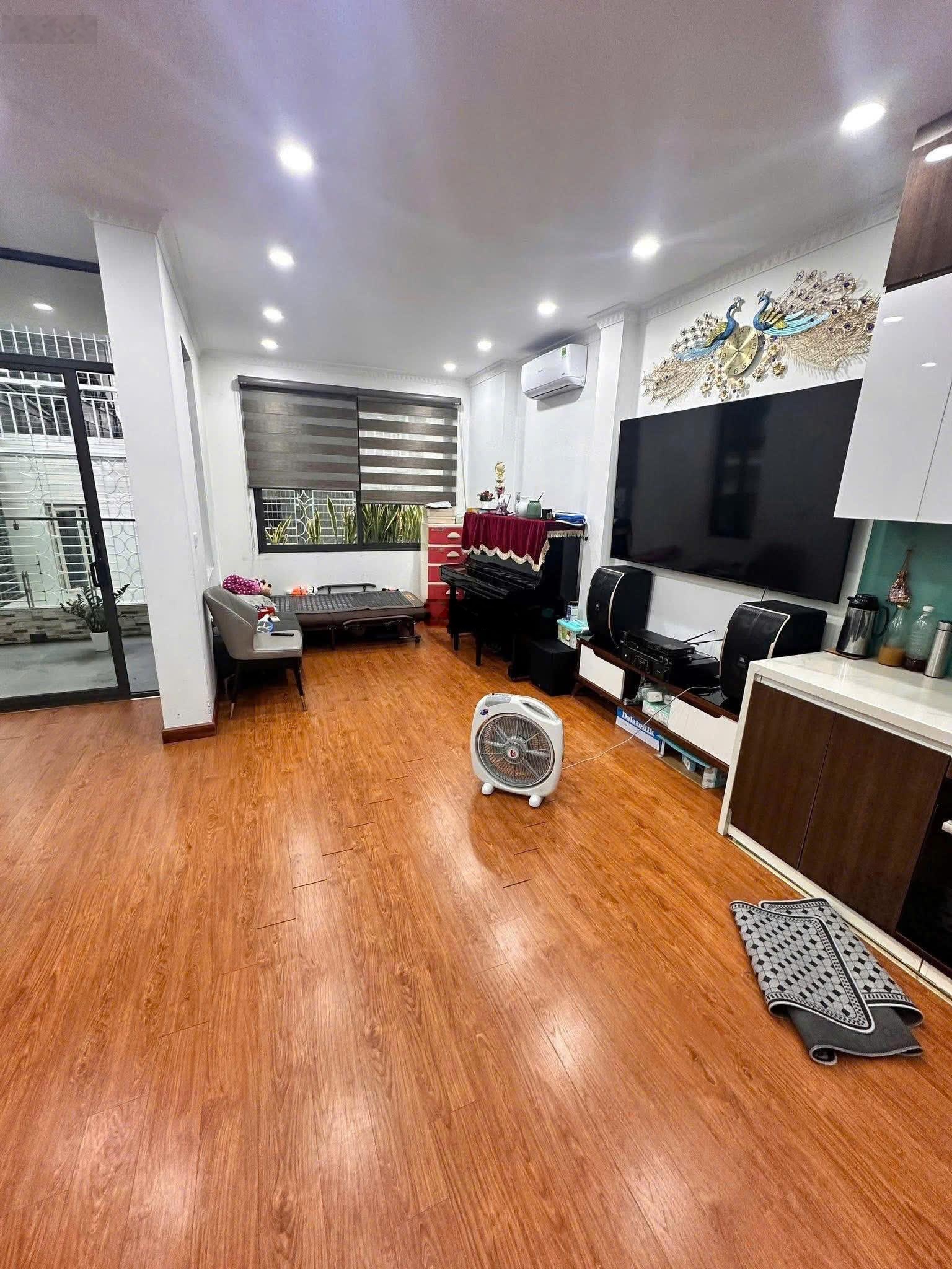 Cần bán nhà trần quang diệu đống đa, lô góc 2 thoáng, 55m*7t thang máy, ô tô đỗ cửa, kinh doanh