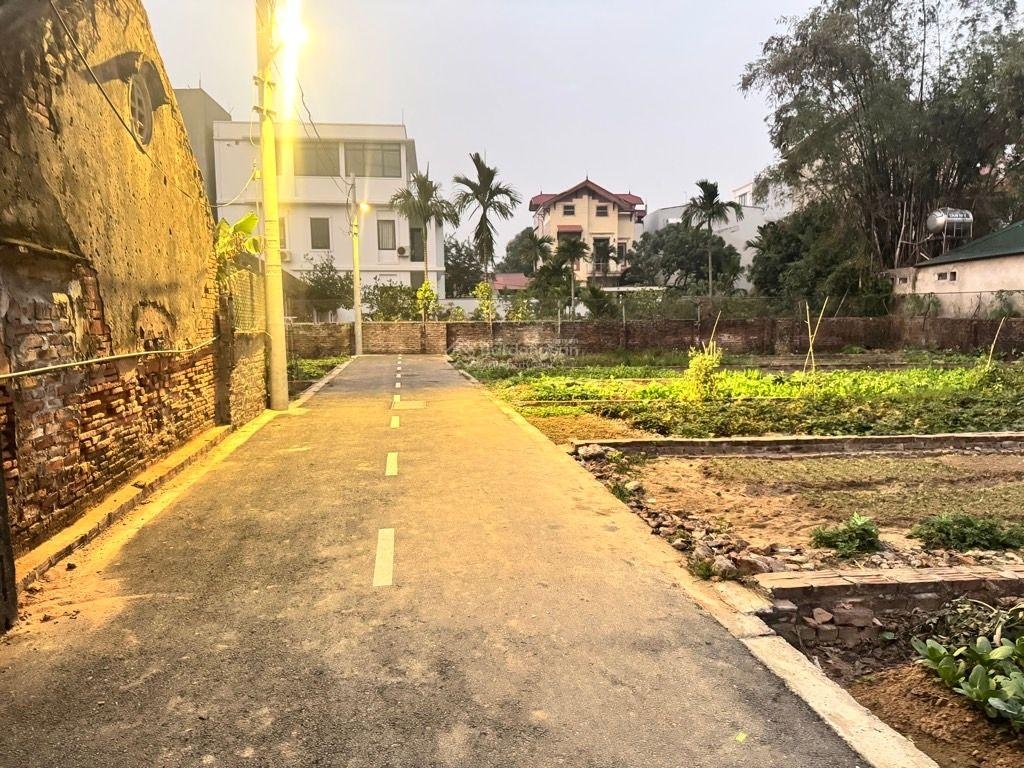 Đất xã phúc thịnh gần cầu nhật tân, đường oto đỗ cửa, giá rẻ.