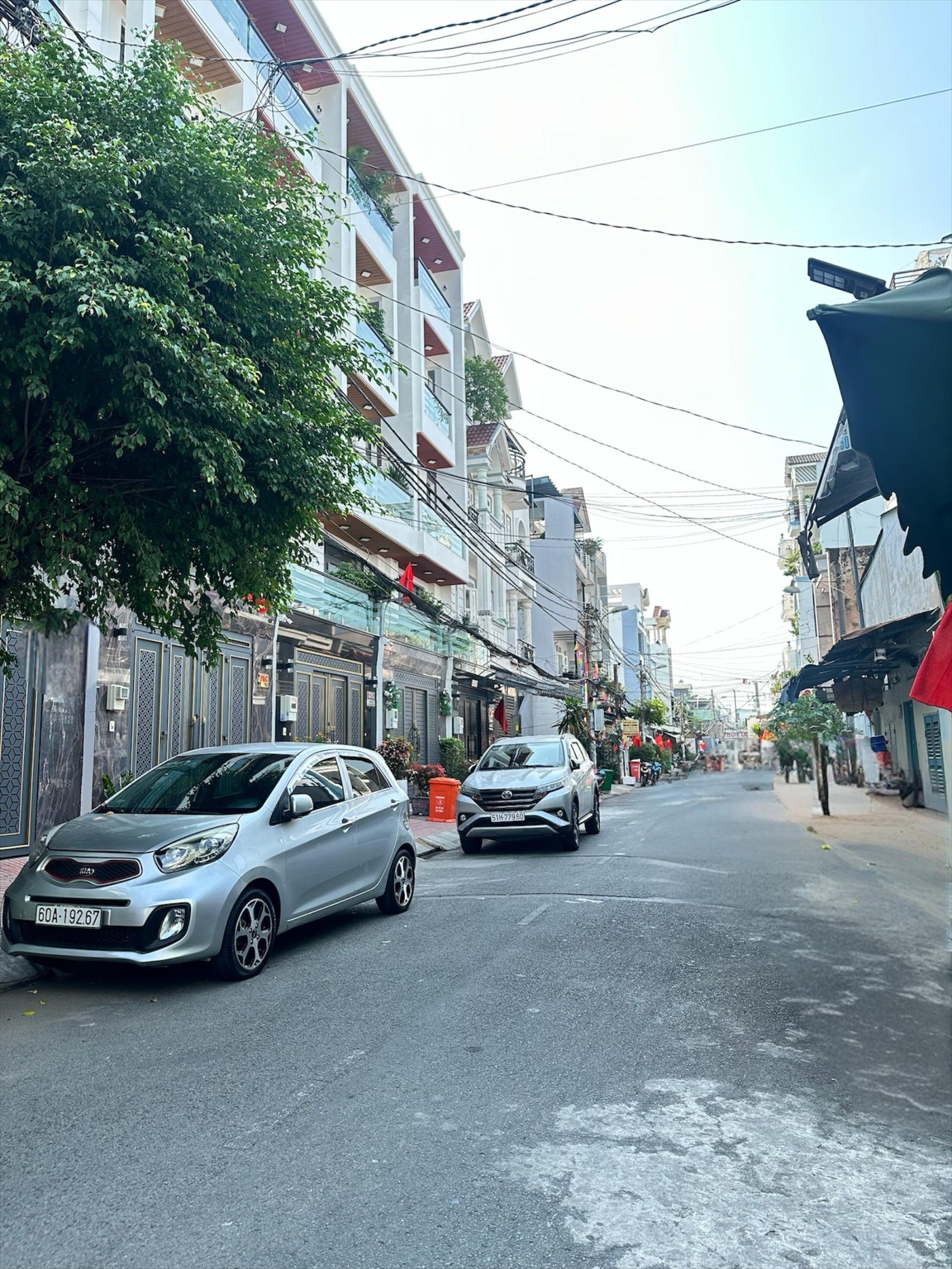 Biệt thự 3 tầng - 8x12m giá 8.1 tỷ - ngay Lê Văn Quới - sát vách Tân Phú - hẻm xe tải 5 tấn