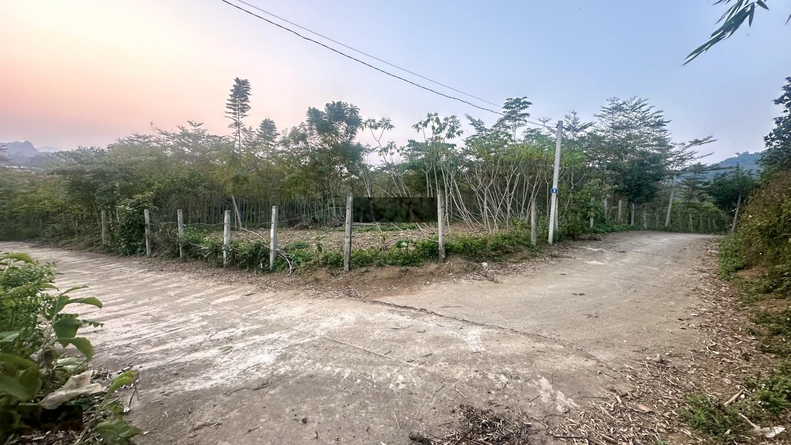 Cần bán lô đất hai đường đi 560m2 Mt 30m, 400m2 thổ cư tại Khánh Thượng - Ba Vì