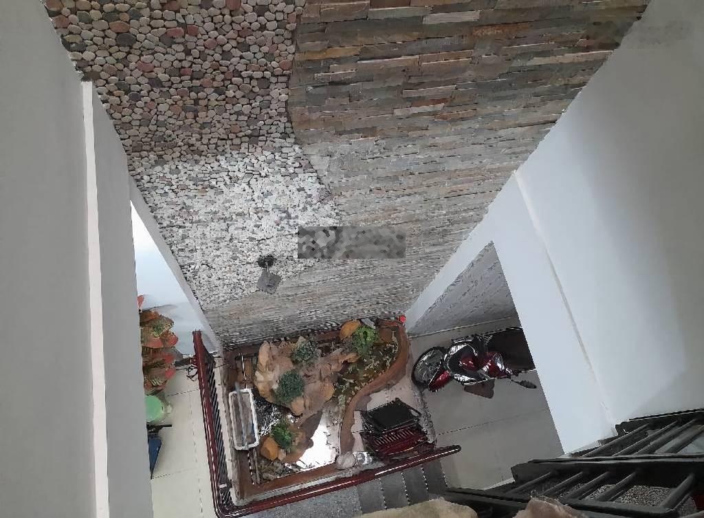 Bán gấp nhà mặt tiền đường Lạc Long Quân.4 Tầng BTCT - Ngang 4,1 Dài 17.Sổ vuông vức.