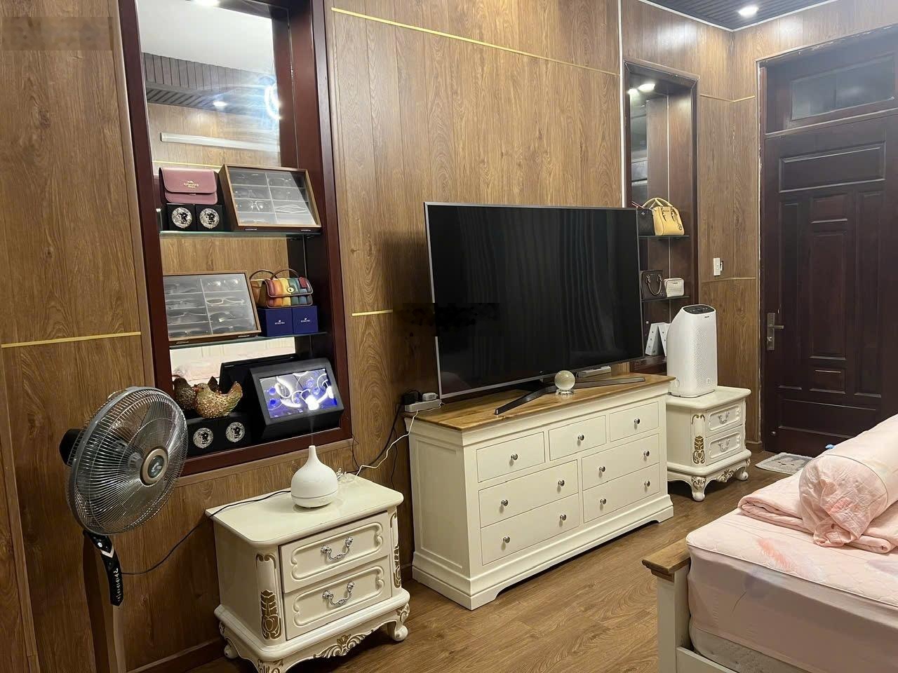 Bán Nhà riêng 4 tầng, 6PN, 7WC, 61.6m2 tại Trần Hữu Trang, Phường 11, Phú Nhuận, 13,5 tỷ