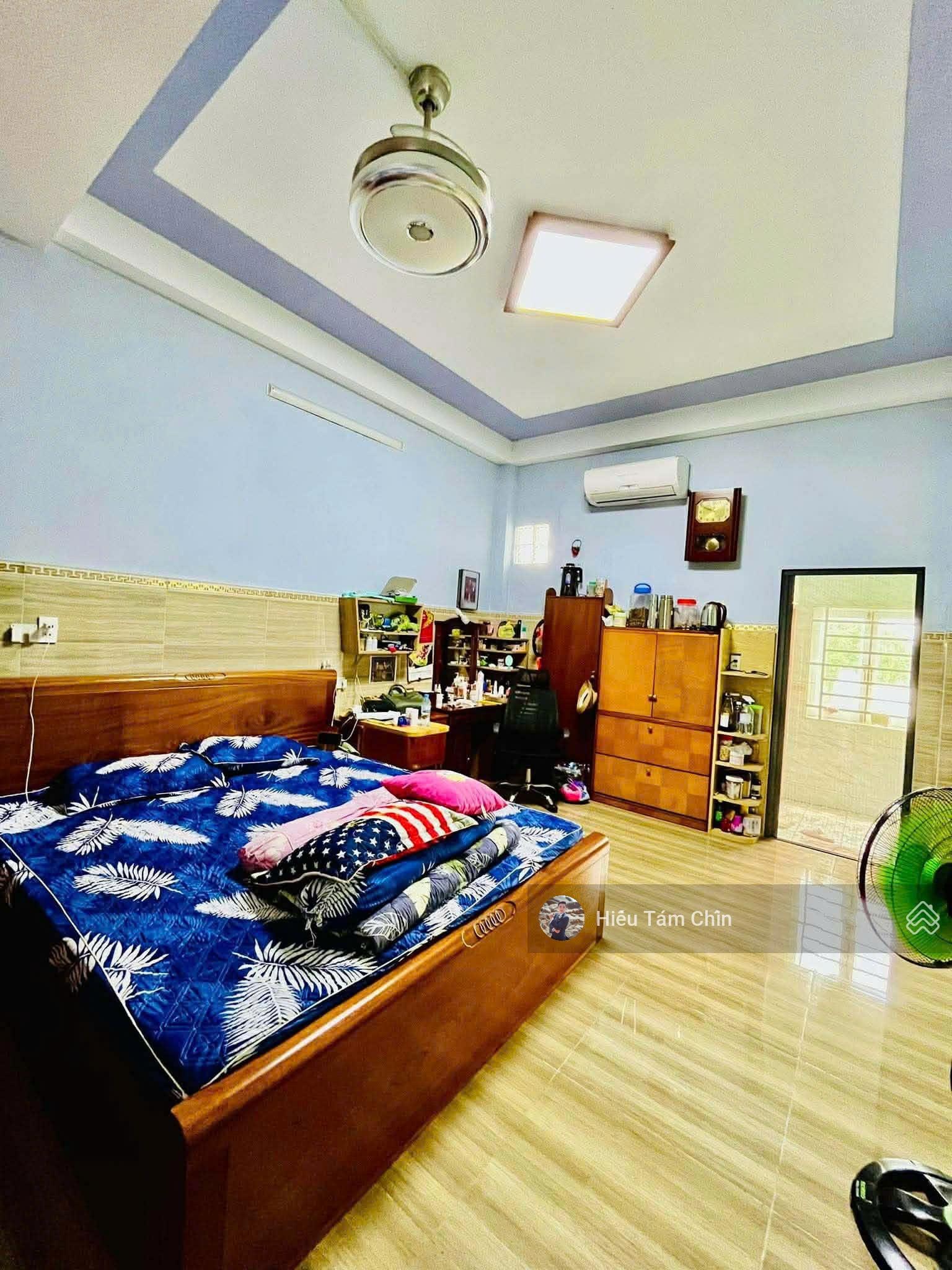 Ô tô đỗ cửa, 4.2m x 27m x 4 Tầng , 4 Phòng, Công viên phần mềm Quang Trung