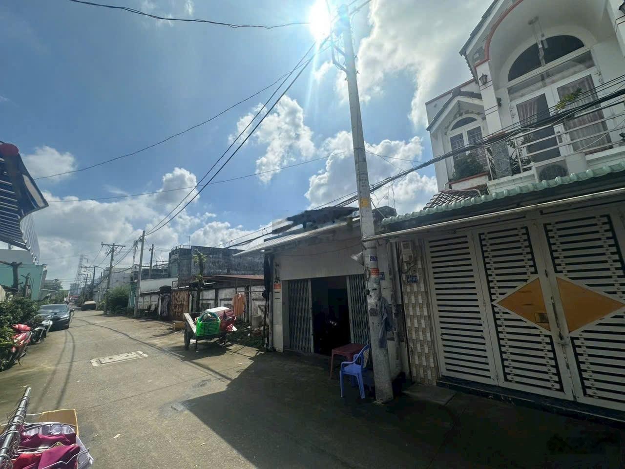 Bán nhà riêng 4,8 tỷ, DT 72m2 Xây 1 trệt 1 lầu, tại / Nguyễn Cửu Phú, Tân Kiên, Bình Chánh, HCM