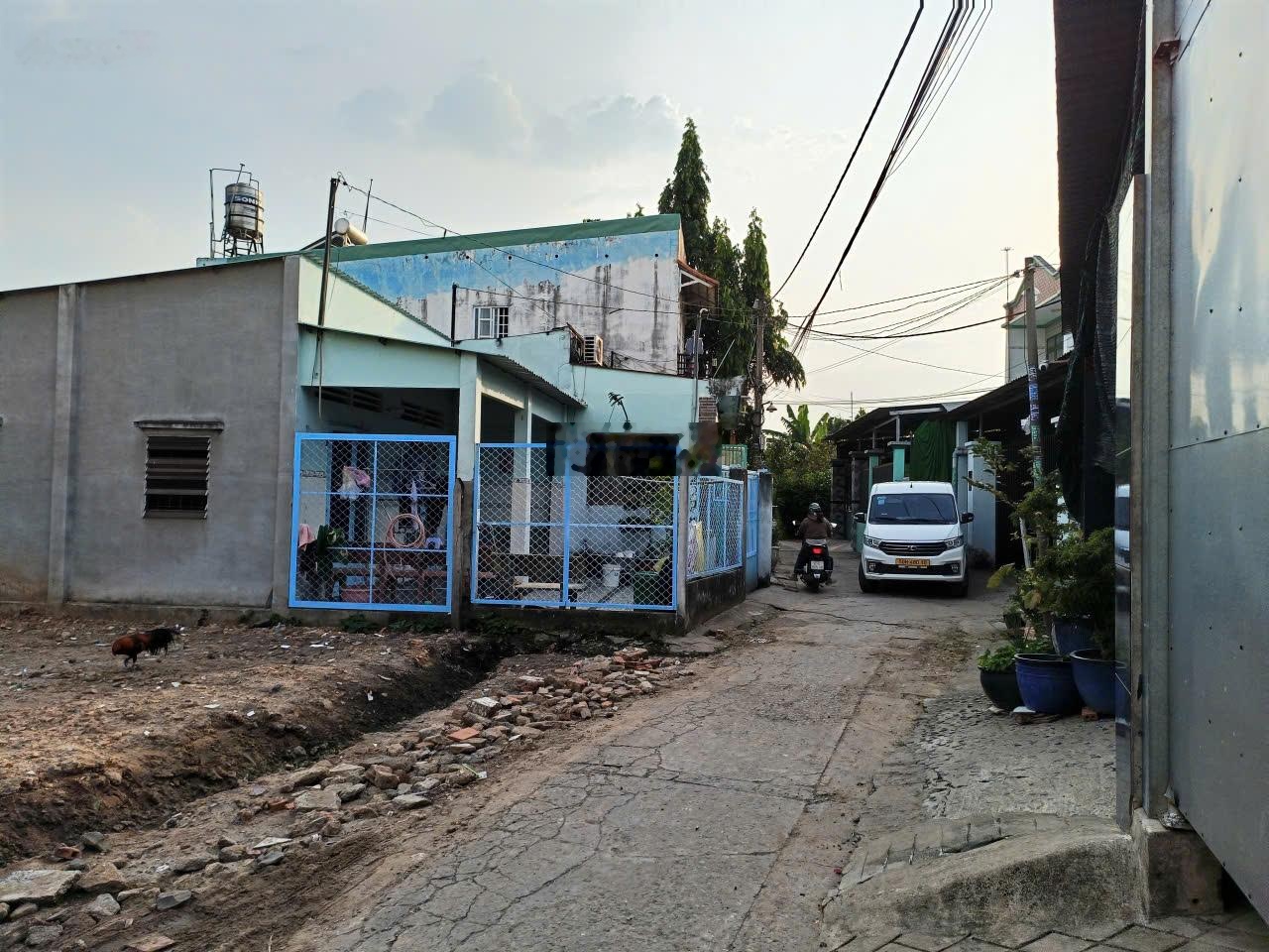 Bán đất Hóc Môn đường oto tận nơi, dt 240m2, có 200m thổ ,1/ ngắn đường Nguyễn Thị Sẻ