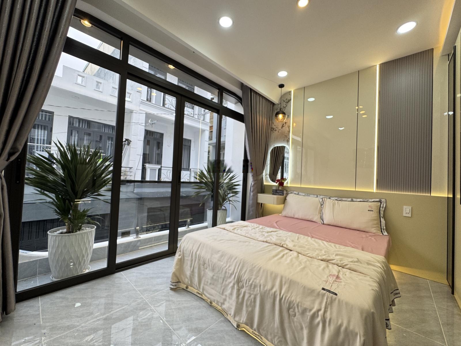 Đi bộ ra siêu thị Emart 2 vì gần - xây mới 3 tầng lầu - hẻm rộng 4 mét - Đường Phan Huy Ích