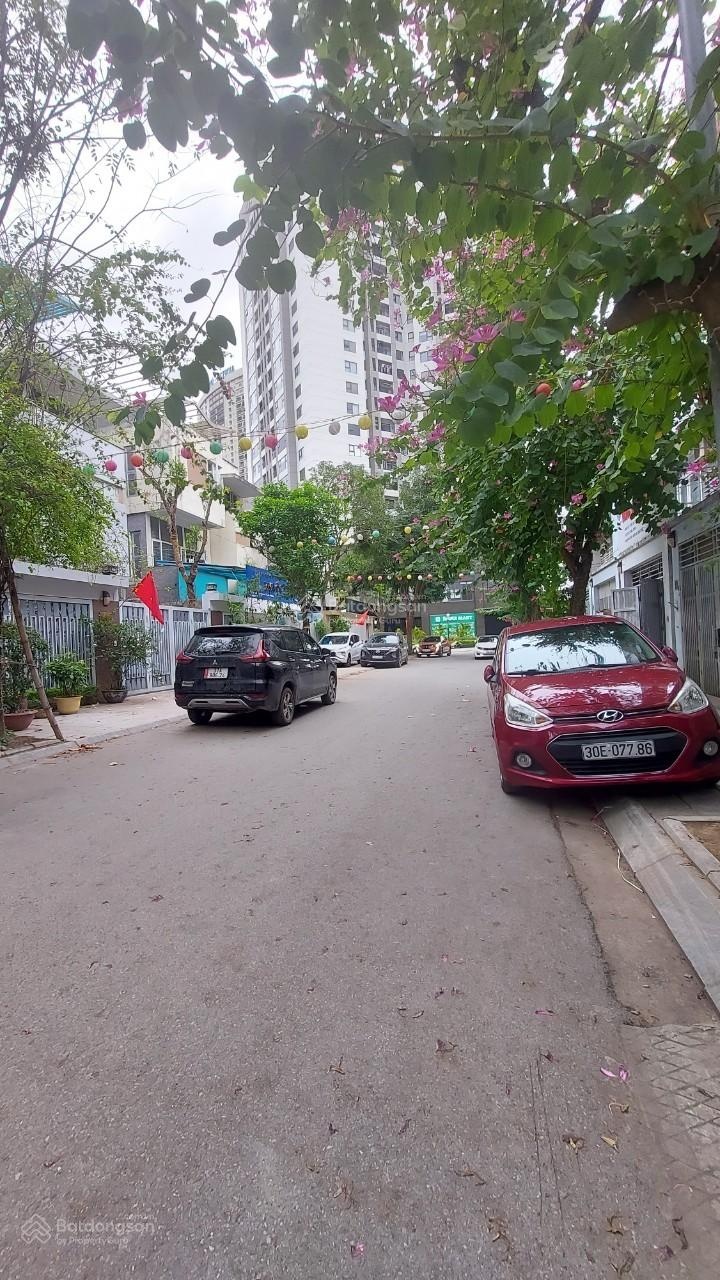 Chính chủ bán nhà mặt ngõ ôtô tránh khu Hoàng Ngân: DT 90m2, MT 4.5m, 5 tầng, lô góc, giá 28.5 tỷ