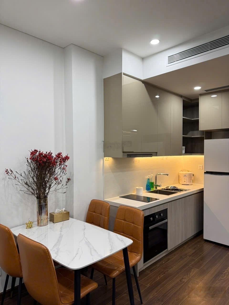 Bán căn 1PN+1 tầng đẹp, view trực diện bể bơi, giá cực tốt cho khách thiện trí.