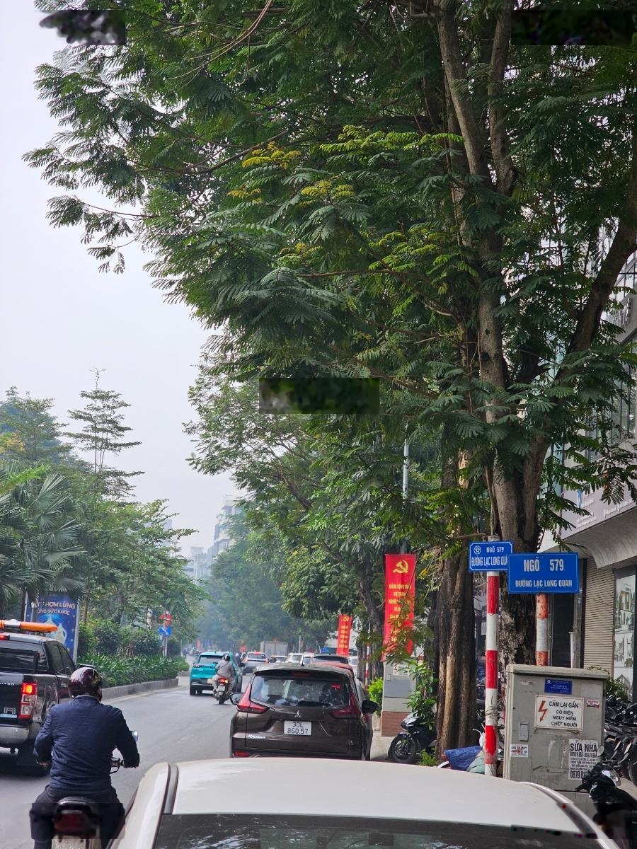 Cho thuê nhà mặt phố Lạc Long Quân cạnh Lotte, Diện tích: 300m2 x 5 tầng thông sàn, MT 28m