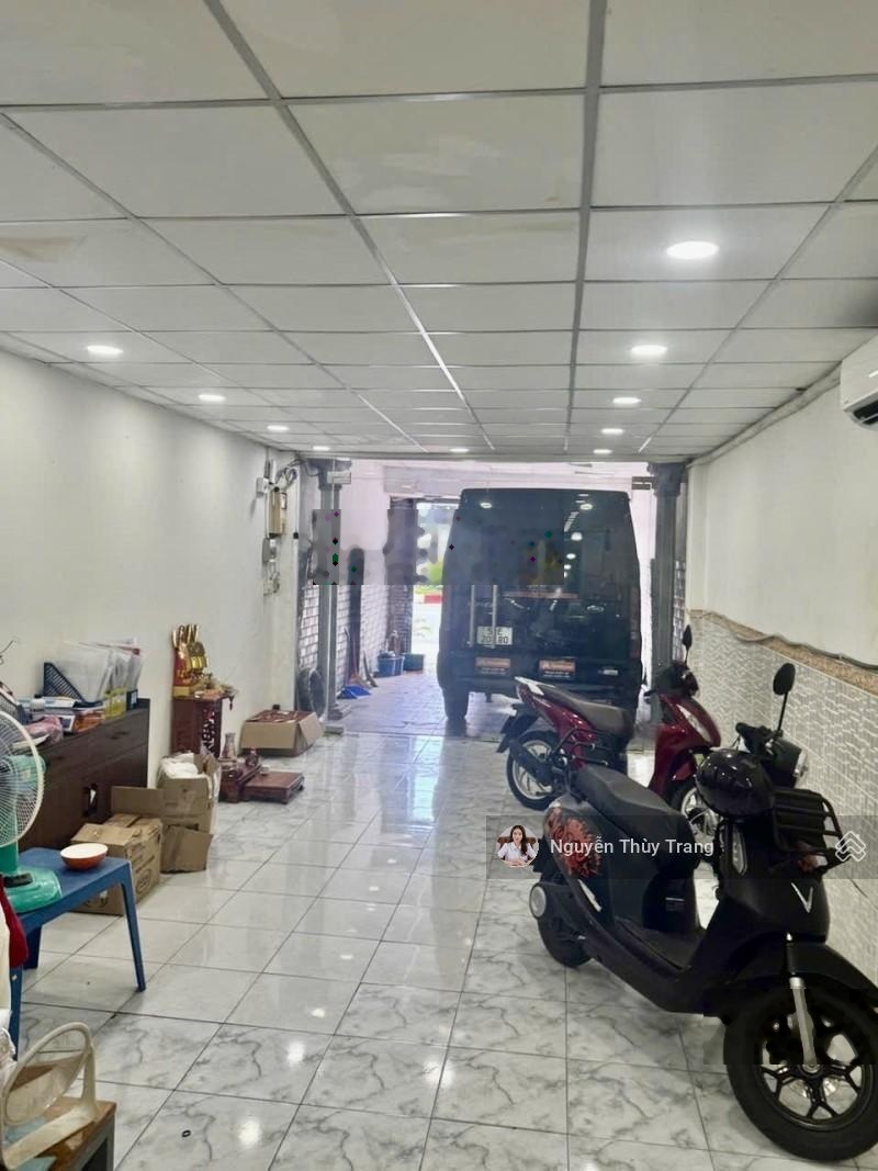 Mặt tiền đường Cộng Hòa, ngay tuyến Metro số 2, 152m2, 4 tầng, đối diện Etown, giá tốt.