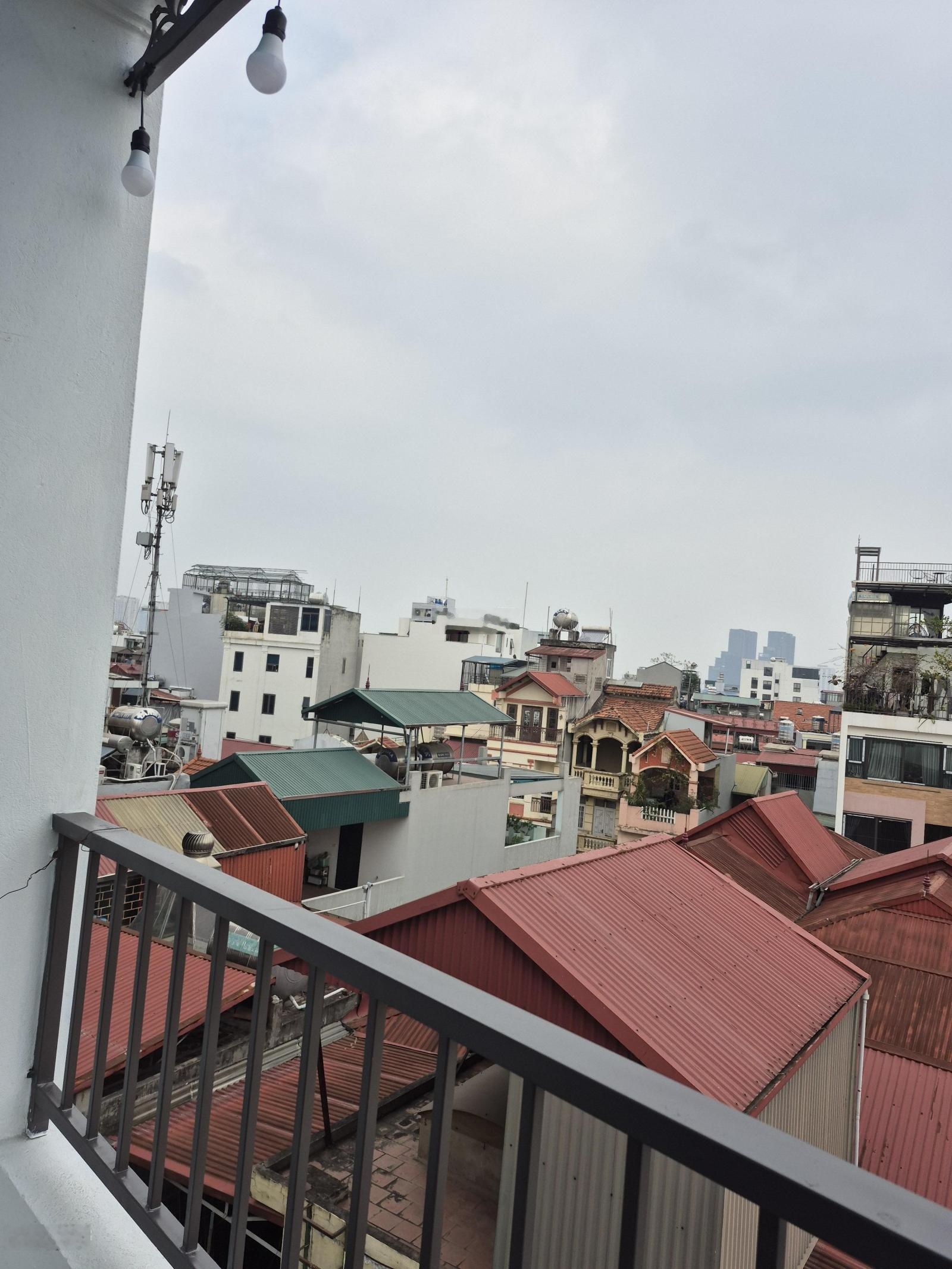 Lạc long quân | tây hồ | lô góc 2 thoáng | 40m | 6 tầng | thang máy | ô tô 7 chỗ đỗ cổng