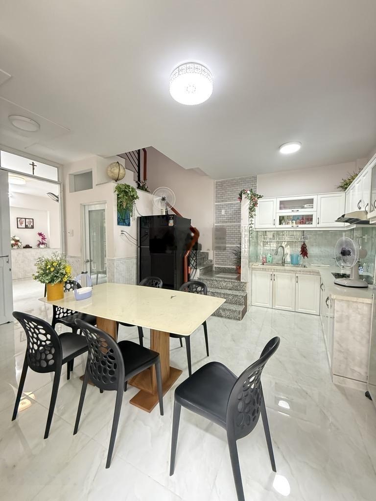 Hiếm! bán nhà 4 tầng, 5pn, sát hẻm ô tô, thích quảng đức, p.5, phú nhuận, nhỉnh 9 tỷ tl