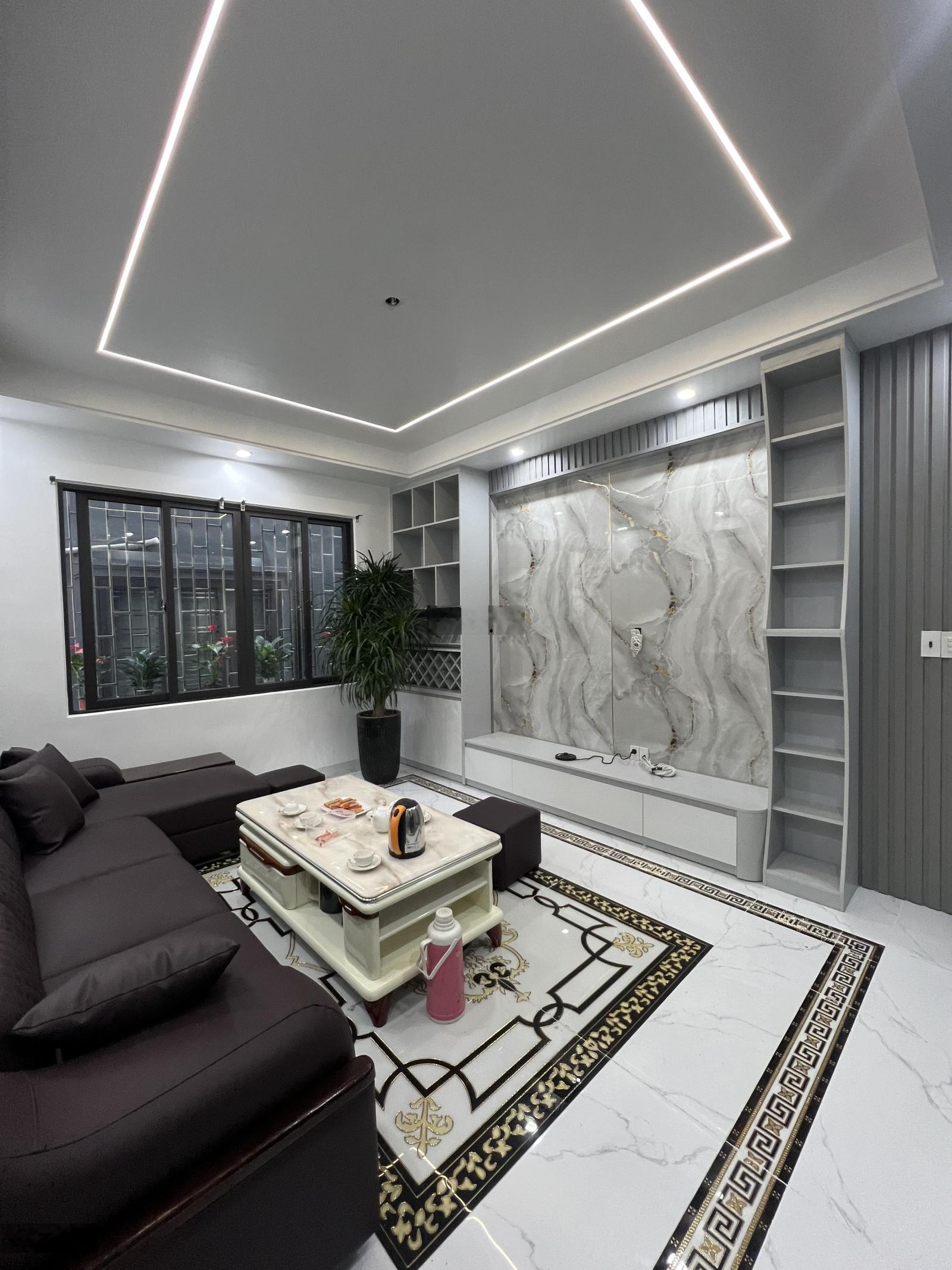 Căn nhà 4 tầng 60m có thang máy tái định cư chợ Hoa Quả Hồng Bàng cực đẹp chỉ 7,2 tỷ. Lh 0977942670