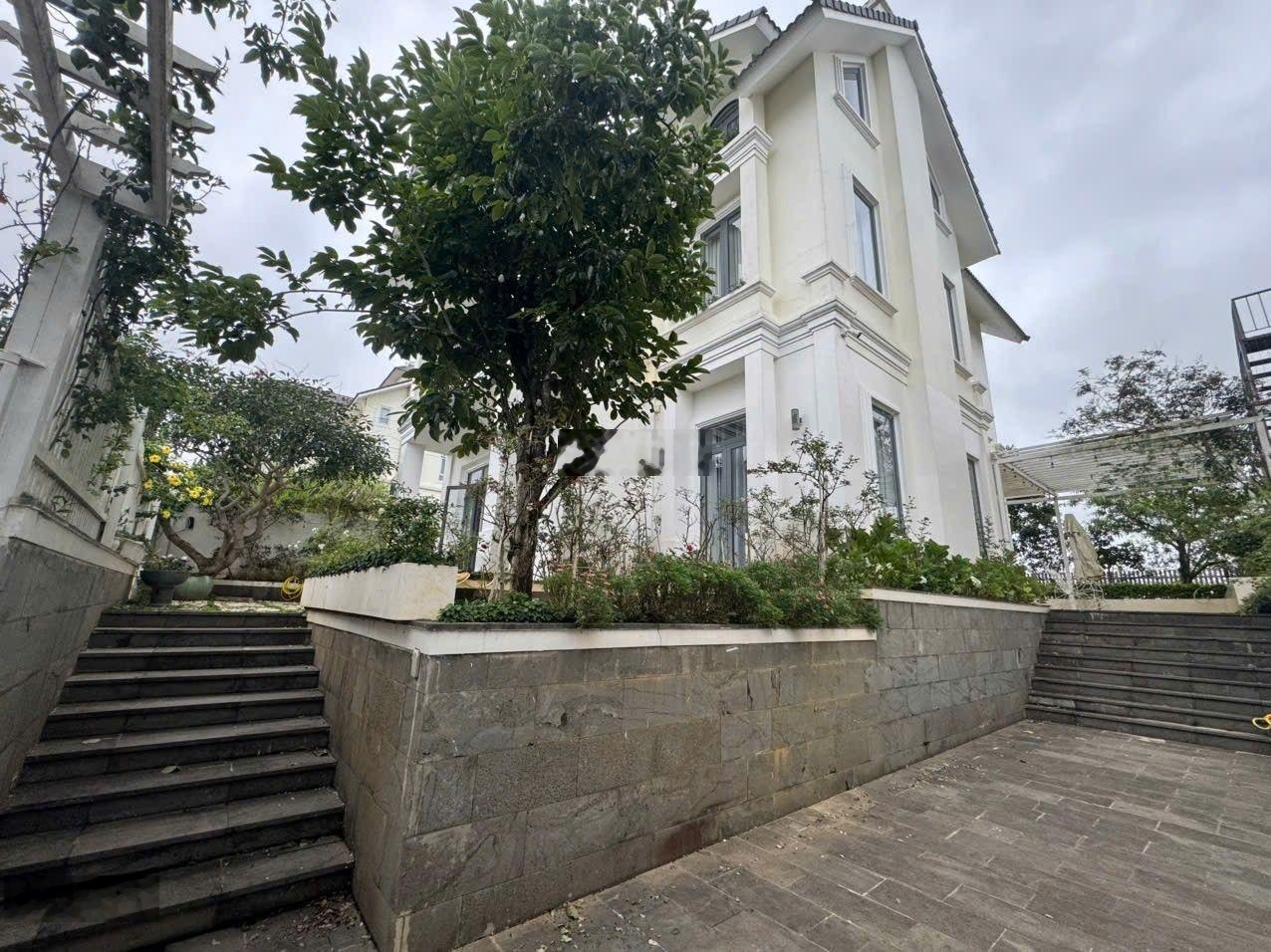 Căn biệt thự sang trọng khu DIC- An Sơn- P4- Đà Lạt- 400m- SRXD-6P 3 tầng- có View- ngay trung tâm