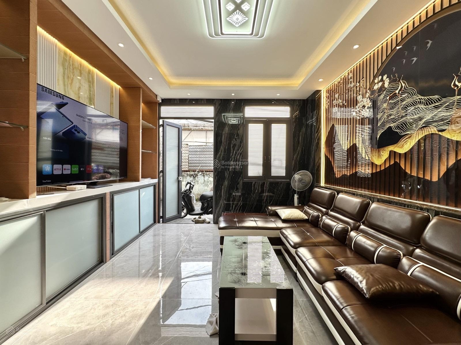 5.8 TỶ HẺM XE HƠI NGAY CV LÀNG HOA NHÀ MỚI 4 TẦNG Full nội thất cao cấp Lê Văn Thọ Gò Vấp