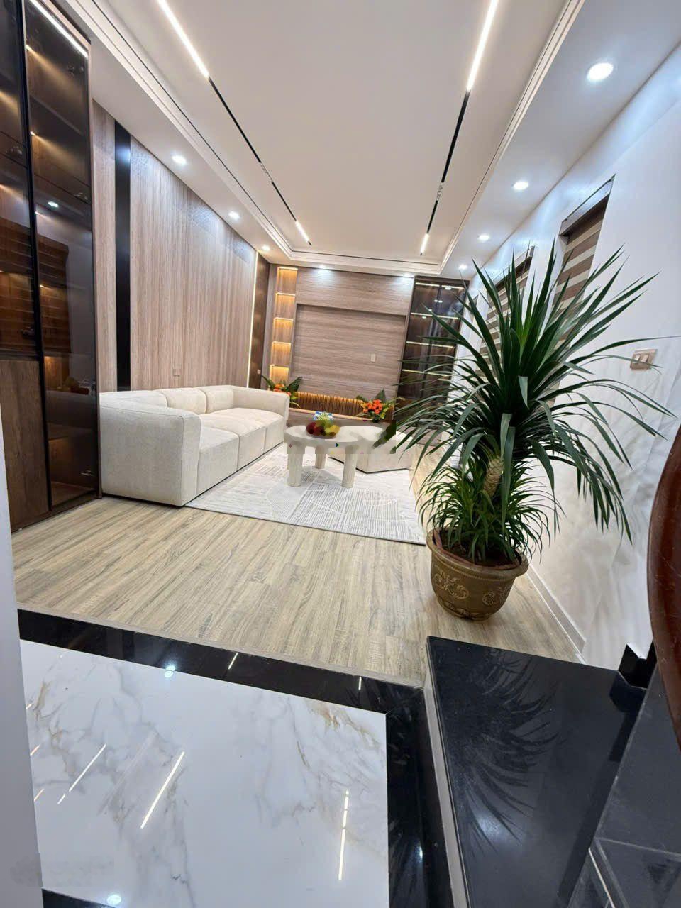 Đại La - Phố Vọng - Lô góc -ngõ thẳng tắp ra phố - 31m2 - 7 tầng thang máy - nhỉnh 12 đồng.