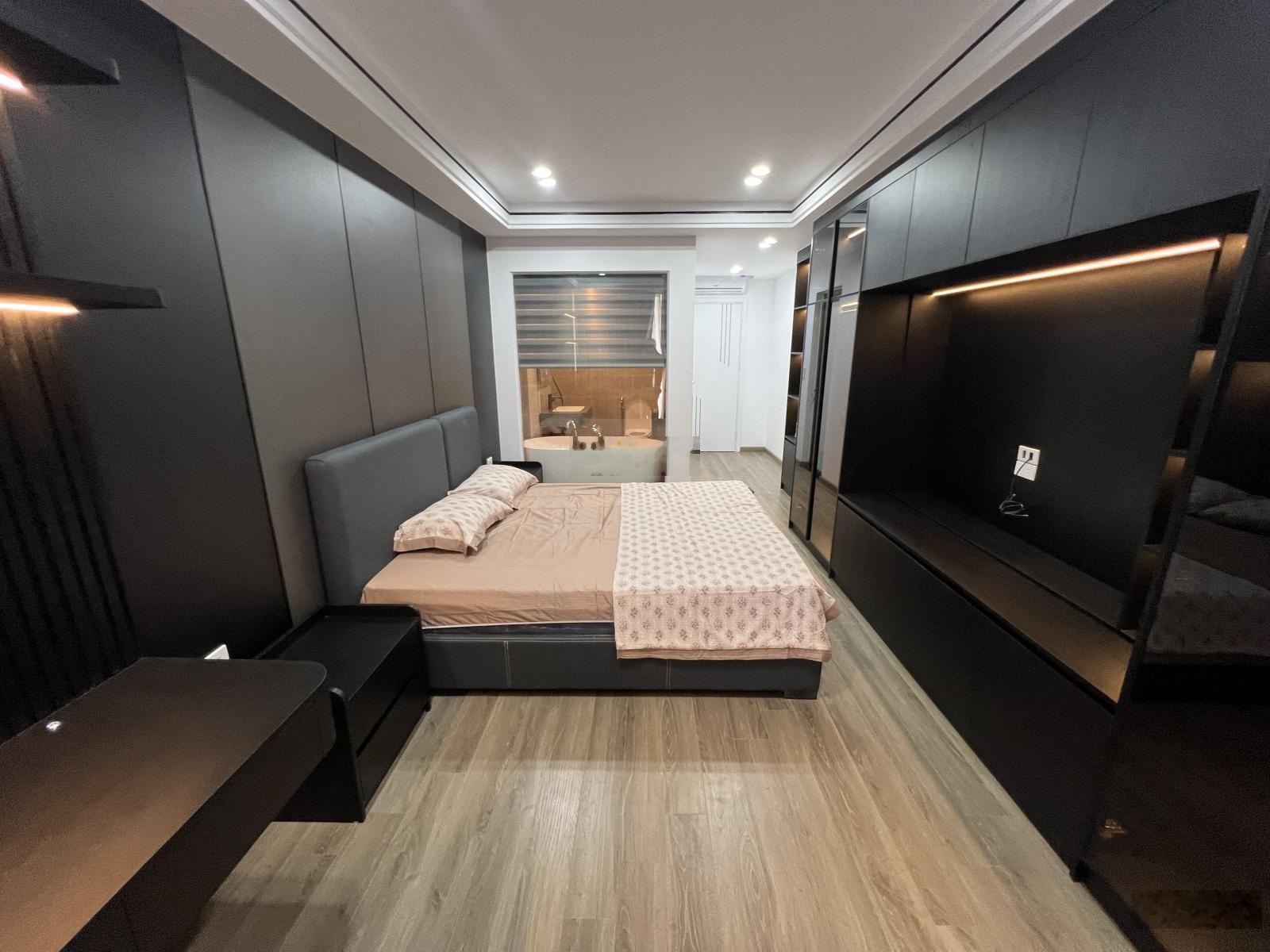 Siêu phẩm Phúc Đồng. cách cầu Vĩnh Tuy 700m. DT 45m x 5 tầng, thang máy, full nội thất, giá tốt.