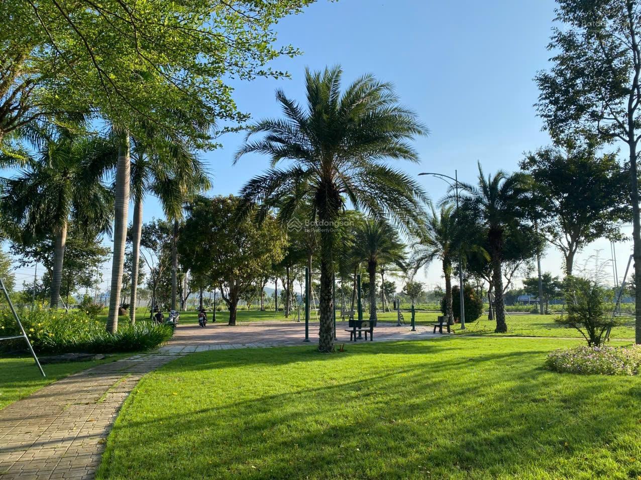 Bán nhanh vị trí kề góc 132m2 Khu dịch vụ hỗn hợp VSIP Quảng Ngãi giá chỉ hơn 9 triệu/m2