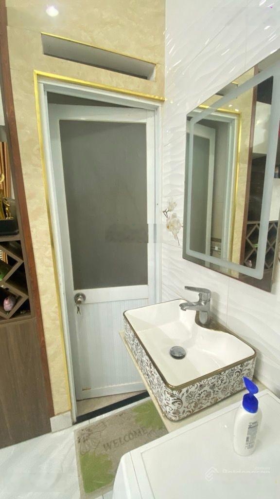 Gò Vấp bán nhà 1 trệt 1 lầu, diện tích sàn: 52m2, 6 phòng, hẻm rộng, gần chợ Cầu