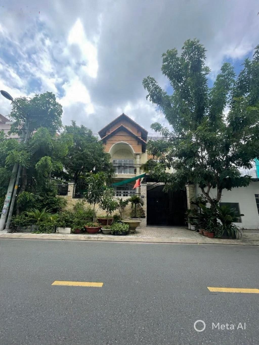 Biệt thự sân vườn hồ bơi khu vip Tân Phong Q7 đường lớn 2 xe container tránh ngang 12m giá 69 tỷ