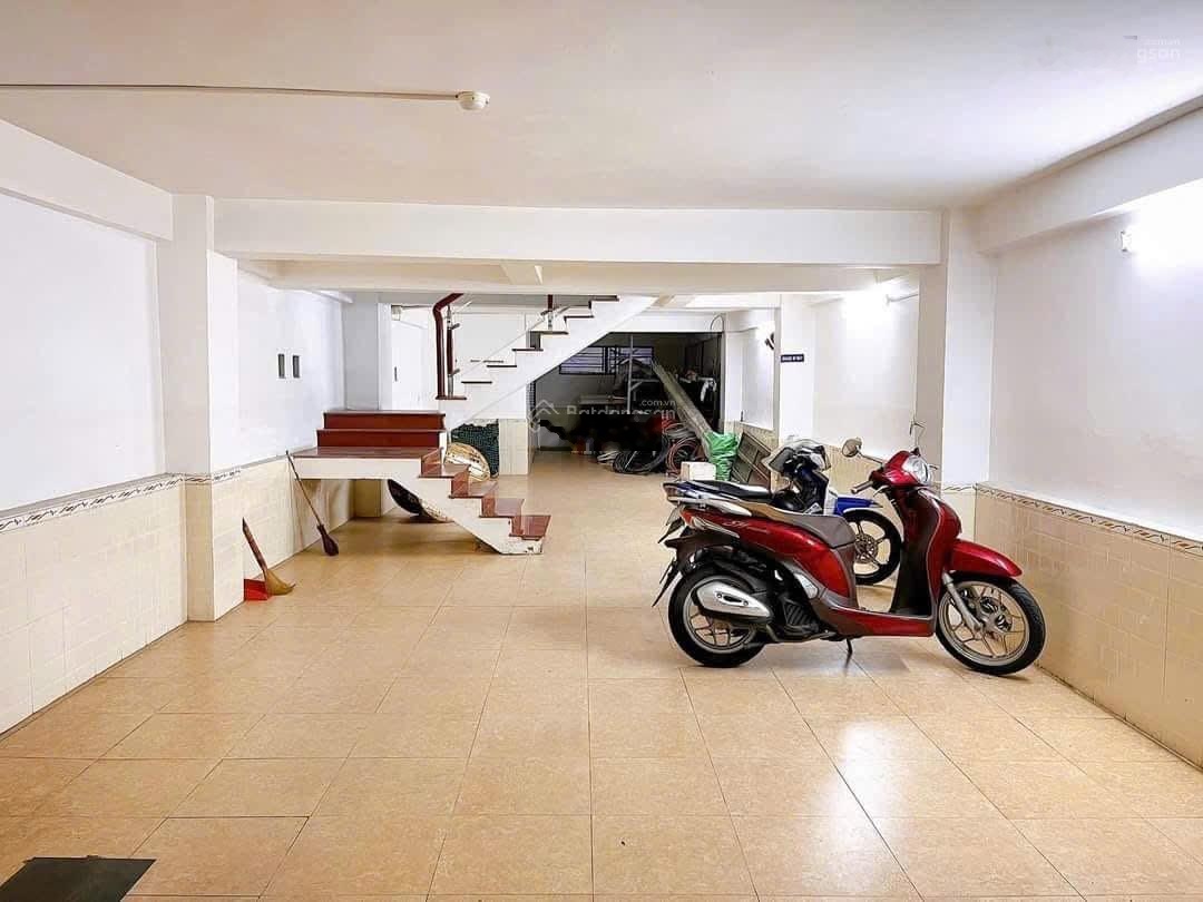 Cho thuê nhà mặt tiền 30 Tháng 4 . 5 tầng . Có hầm