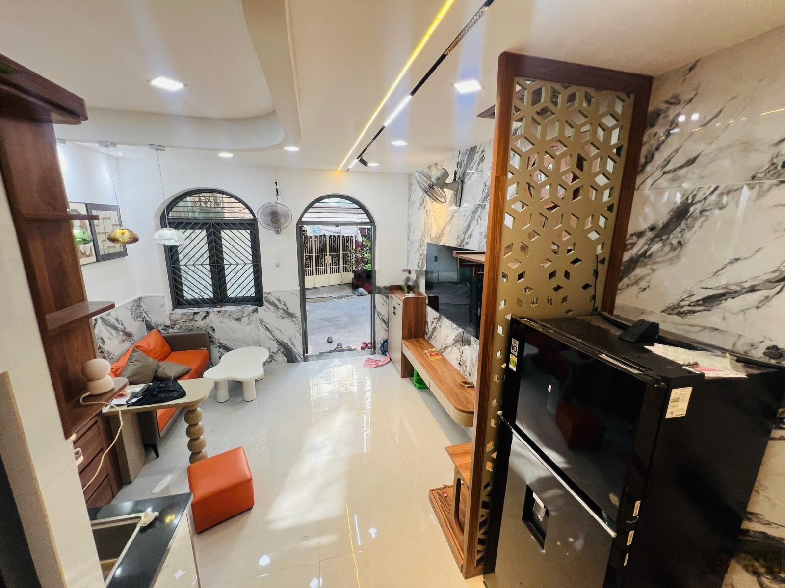 Nhà đẹp ở ngay 100 m2 gần ngã năm quang trung p2 gò vấp giá 4 tỷ 790 TL