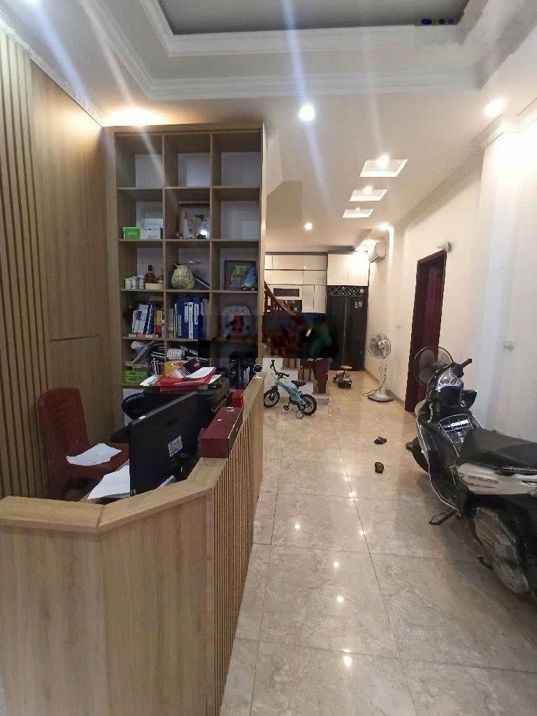 Phân lô sài đồng - gara ô tô - gần hồ điều hòa - full nội thất xịn - giá 11,5 tỷ