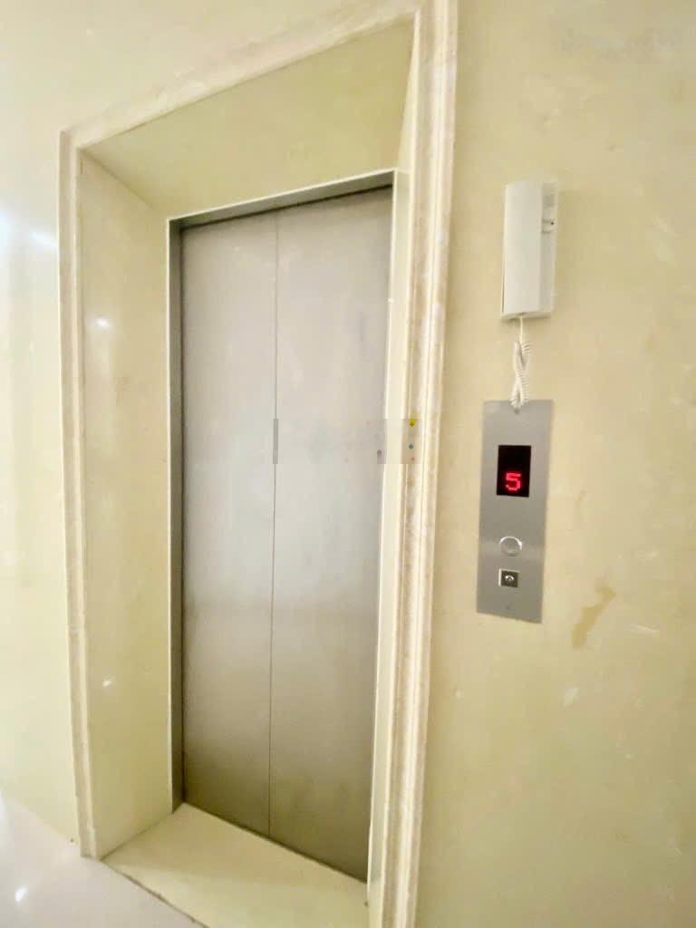 Mặt ngõ tmặt ngõ thông vf3 đỗ cửa - thang máy- sát phố gần hồ tây -an cư gia đình -nhà đẹp ở ngay .