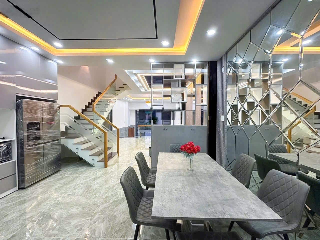 Bán nhà phố hiện đại 3 tầng huỳnh tấn phát, nhà bè