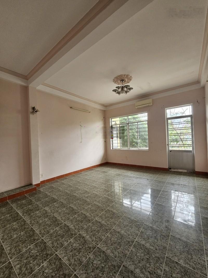 Siêu phẩm mặt tiền đường 10,5m nhà 4,5 tầng giá 12,9 tỷ