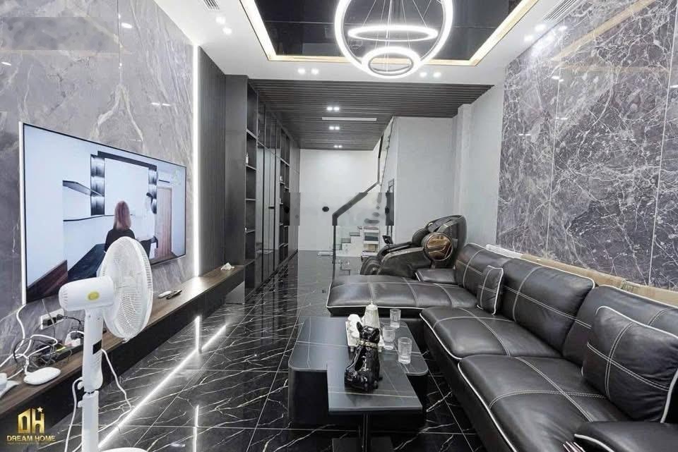 Bán nhà đẹp Trung tâm Đống Đa-Ô tô cửa-30m ra phố lớn 2 làn ô tô-DT48m 4 tầng-Giá 15.x Tỷ