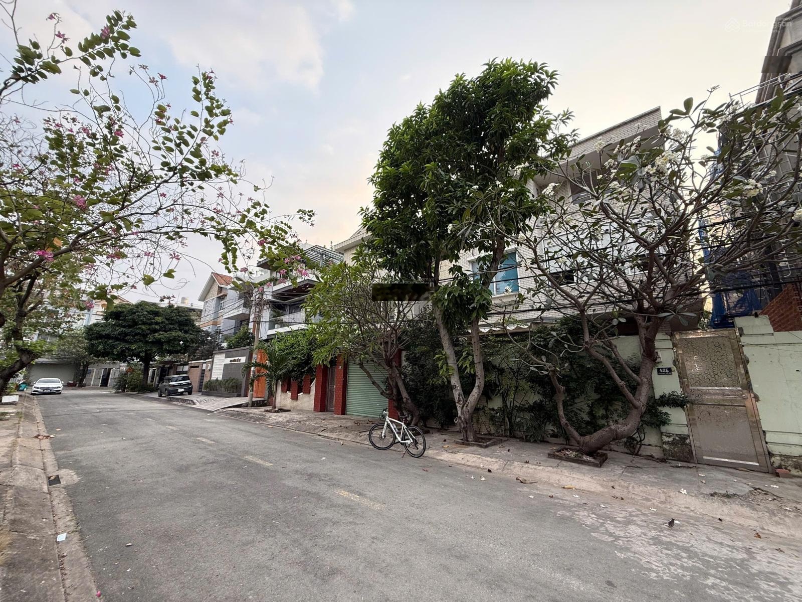 Biệt thự khu Ao sen rẻ nhất khu vực. Đường 32 đối diện cv lớn DT 10x20m Hướng đông Giá 25,5 tỷ bớt