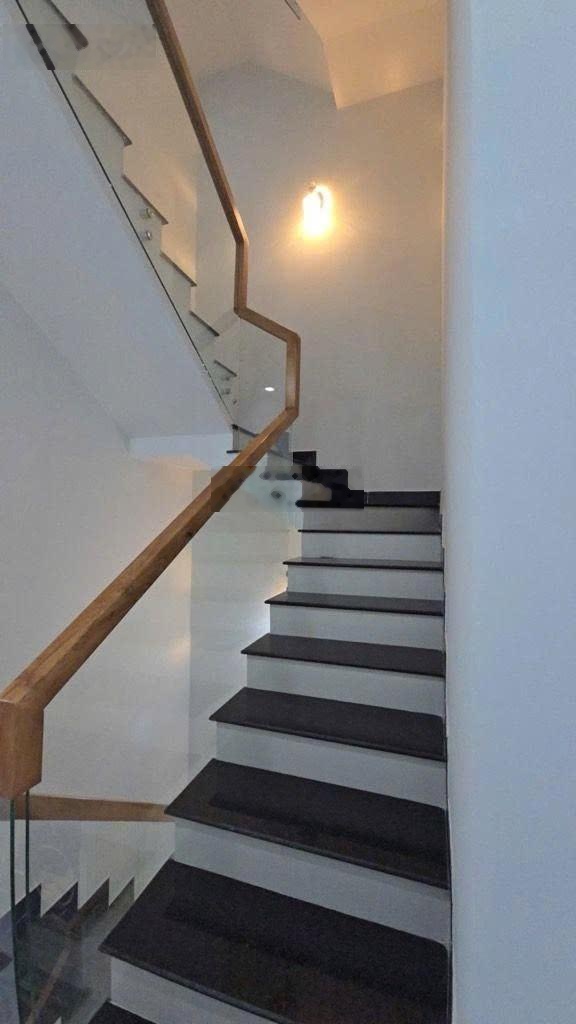 Nhà phố trung tâm tăng nhơn phú a mặt tiền đường 5m 1 trệt 2 lầu 1 tum giá chỉ 6.6 tỷ